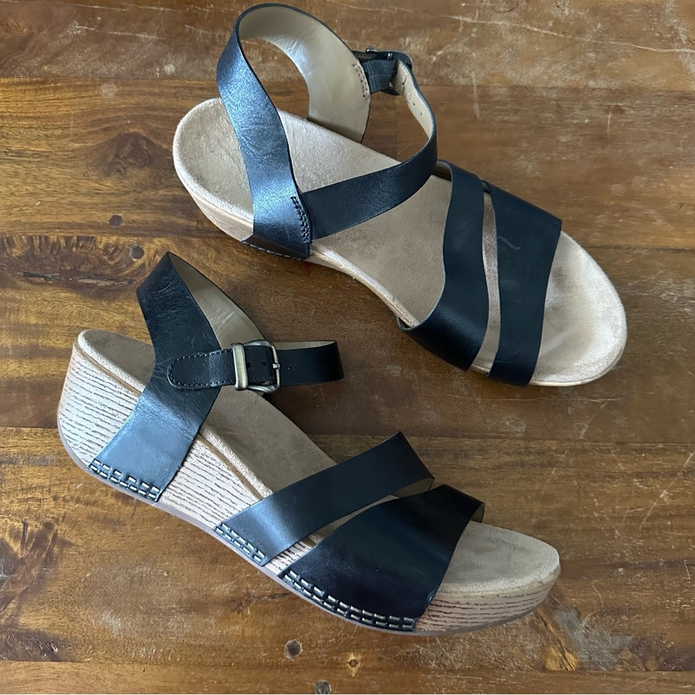 Dansko Women's Lindsay Ankle Strap Sandal Black Leather size EUR 41